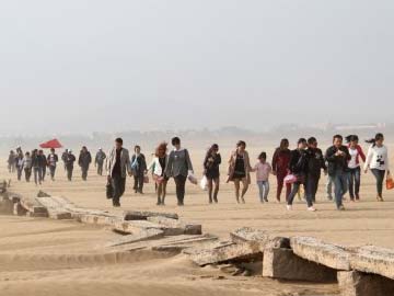 Ancient stone bridge revealed after Chinese lake dries up