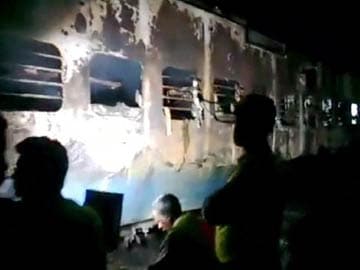 Nine killed as Bandra-Dehradun Express catches fire in Thane, Maharashtra
