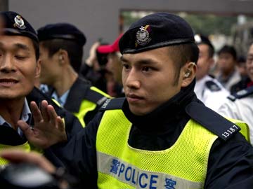 Thousands rally on New Year's Day for Hong Kong democracy