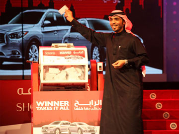 Indian tailor wins luxury cars, 100,000 dirhams in Dubai 