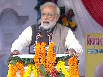 Congress mocking the poor, can't accept a tea-seller's challenge: Narendra Modi