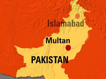 Train bomb kills three in Pakistan: officials