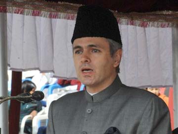 Srinagar: Man dies during snow clearance operation, Omar Abdullah condoles death