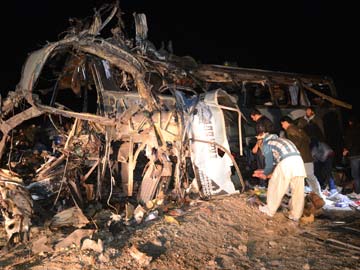 Bomb targets Pakistani police patrol, kills seven