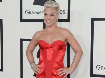 Music stars rock the Grammys red carpet