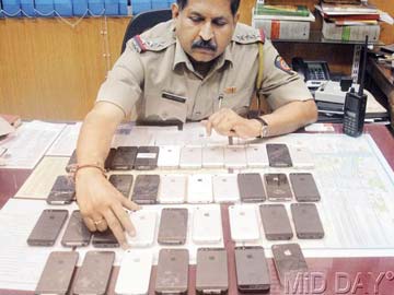 Mumbai: Rajdhani attendant, aide caught with 36 stolen iPhones