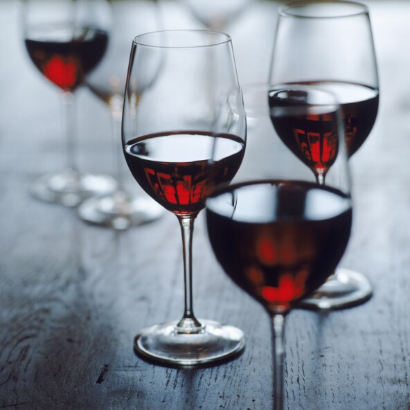Chinese become world's top tipplers of 'lucky' red wine