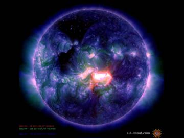 Sun unleashes first major solar flare of 2014