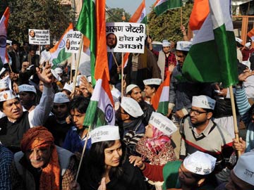 AAP, BJP protest outside Arun Jaitley's house 