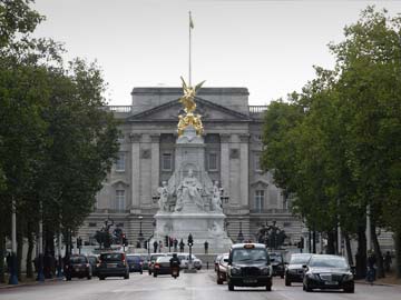 Britain's Queen Elizabeth living in extreme polluted conditions