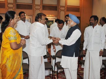 DMDK leader Vijaykanth meets Prime Minister Manmohan Singh on fishermen issue