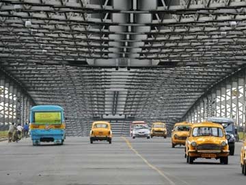 Kolkata: A fresh coat of paint for Howrah Bridge 