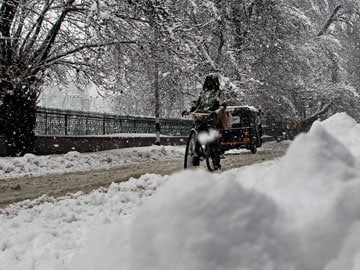 Kashmir Valley and Ladakh region receive fresh snowfall