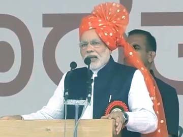 In Karnataka, Narendra Modi mocks Sonia, Rahul as 'Nakli Gandhis'