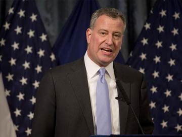 Drive as I say, not as I do? New York mayor's convoy seen speeding