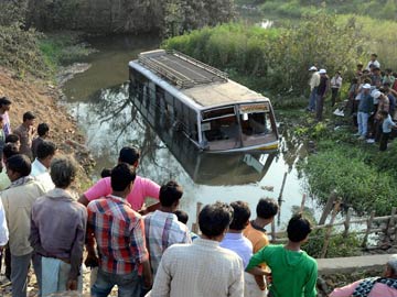 Patna: 18 students injured as school bus falls in ditch