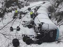 Train carrying Canadian oil derails, leaks in Pennsylvania