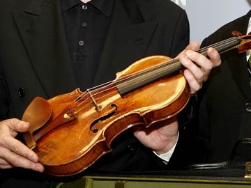 Three arrested after US theft of Stradivarius violin 