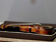 Two US men charged in theft of USD 5 million violin