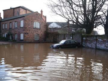 Battered Britain faces new winter storm