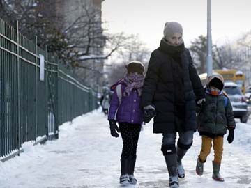 Another blast of snow makes its way into US Northeast