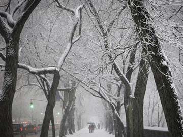 Big winter storm hits east US, 1,900 flights canceled