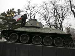 Armed men seize government headquarters in Ukraine's Crimea, raise Russian flag