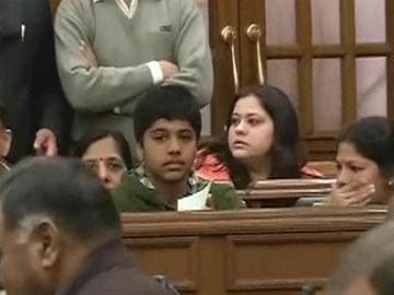 Arvind Kejriwal's family watches as Congress, BJP launch attack