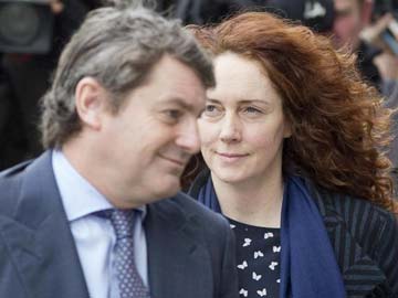 In UK trial, ex-editor Rebekah Brooks denies knowing about hacking 	 