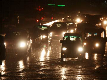 Delhi: Unexpected rain in city, Thursday to be cloudy