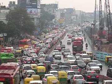 Delhi: Rain causes traffic jams, water logging