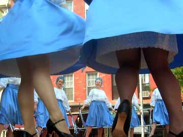 UK school bans skirts for girls