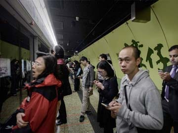 Hong Kong metro seats may be scrapped for smartphone space