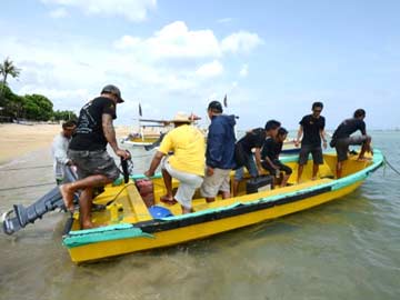 Rescued Japan diver says sea spun 'like washing machine'