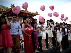 Mass Valentine wedding in Malaysia despite Muslim anger