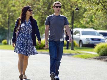 Facebook's Mark Zuckerberg biggest US 2013 giver 