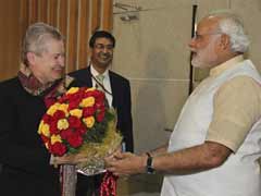 Narendra Modi greets US ambassador Nancy Powell with bunch of flowers