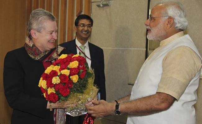 Narendra Modi greets US ambassador Nancy Powell with bunch of flowers