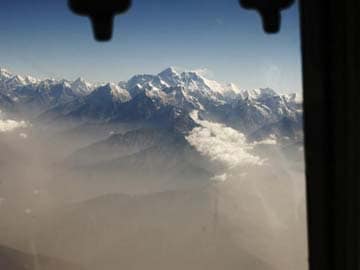 Nepal to reduce fees to climb Mount Everest