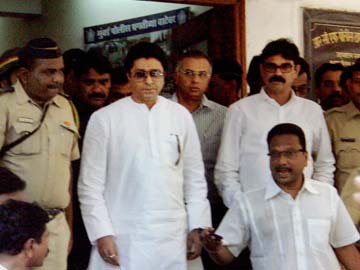 Shiv Sena derides Raj Thackeray as an amateur protester