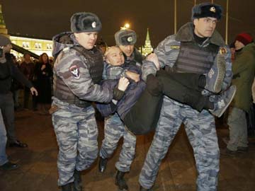 Russia police detain hundreds protesting against jailing of activists
