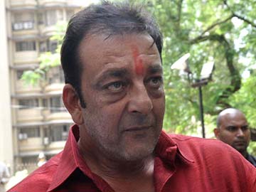 Sanjay Dutt seeks another month's parole extension