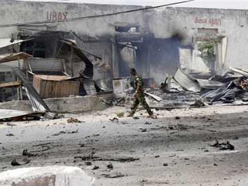 Car bomb kills eleven at tea shop in Somalia's capital