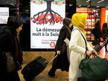 Swiss voters back limit on immigration