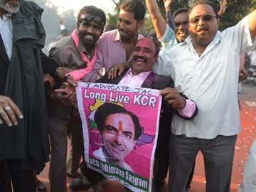 K Chandrasekhar Rao arrives in Hyderabad to a hero's welcome