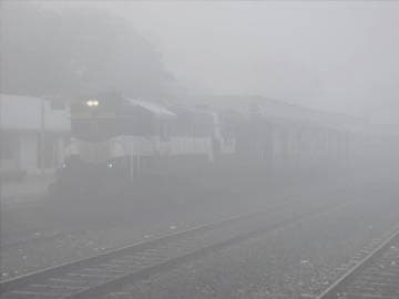 Delhi: 50 trains late due to fog