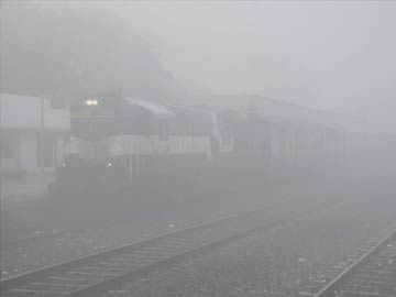 Delhi: 50 trains late due to fog