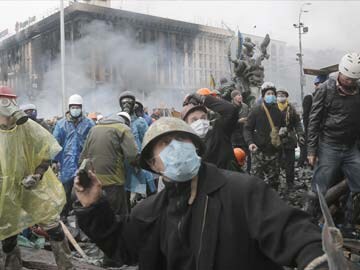 Ukraine President, protest leaders agree on truce Ukraine President, protest leaders agree on truce