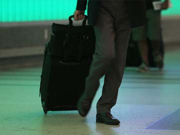 US warns of airline shoe-bomb threat