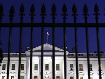 Man tries to jump fence at US White House, sparking lockdown